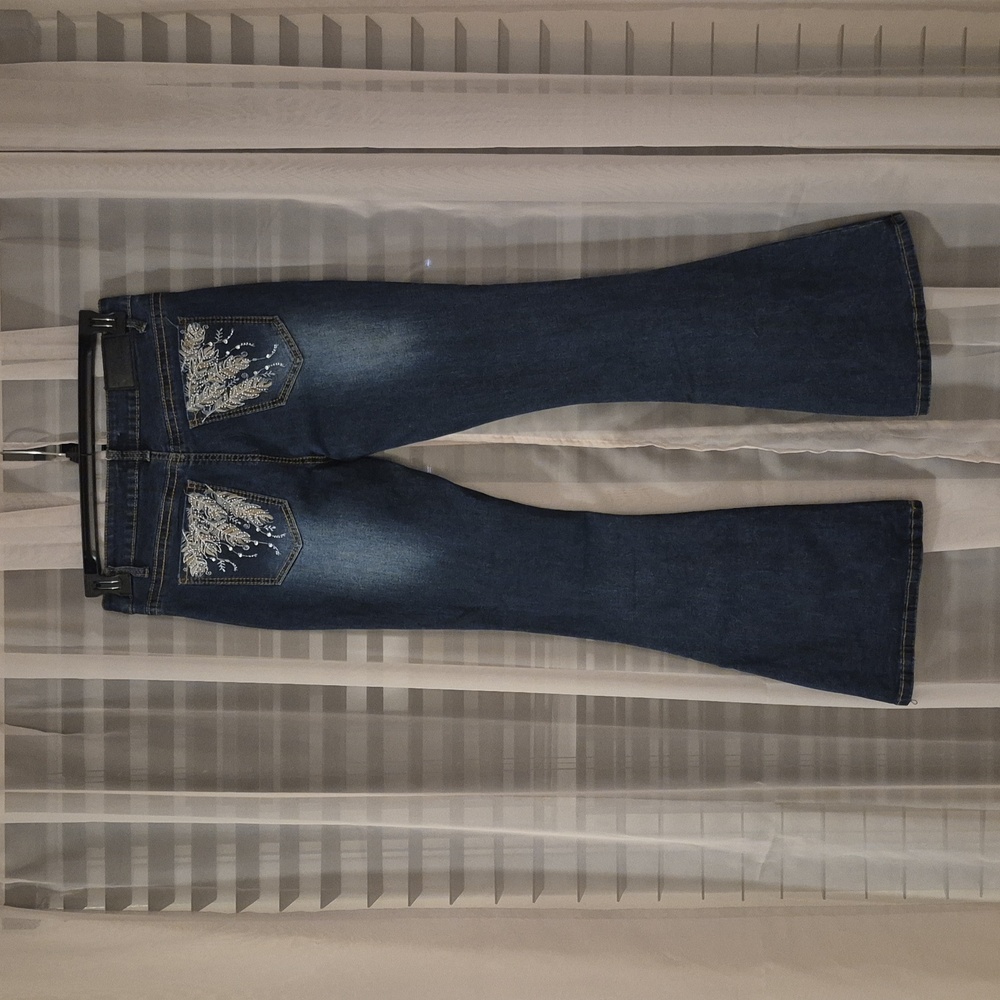 True Luck Juniors Flare Leg Size 13/14 - Picture 6 of 6